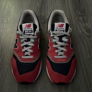 Mens New Balance Sneakers 997. Size 8